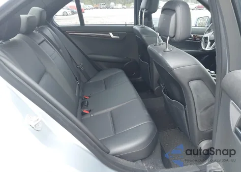 2013 Mercedes-Benz C 300 Sport 4Matic z USA, uszkodzony, nr VIN WDDGF8AB0DR278612